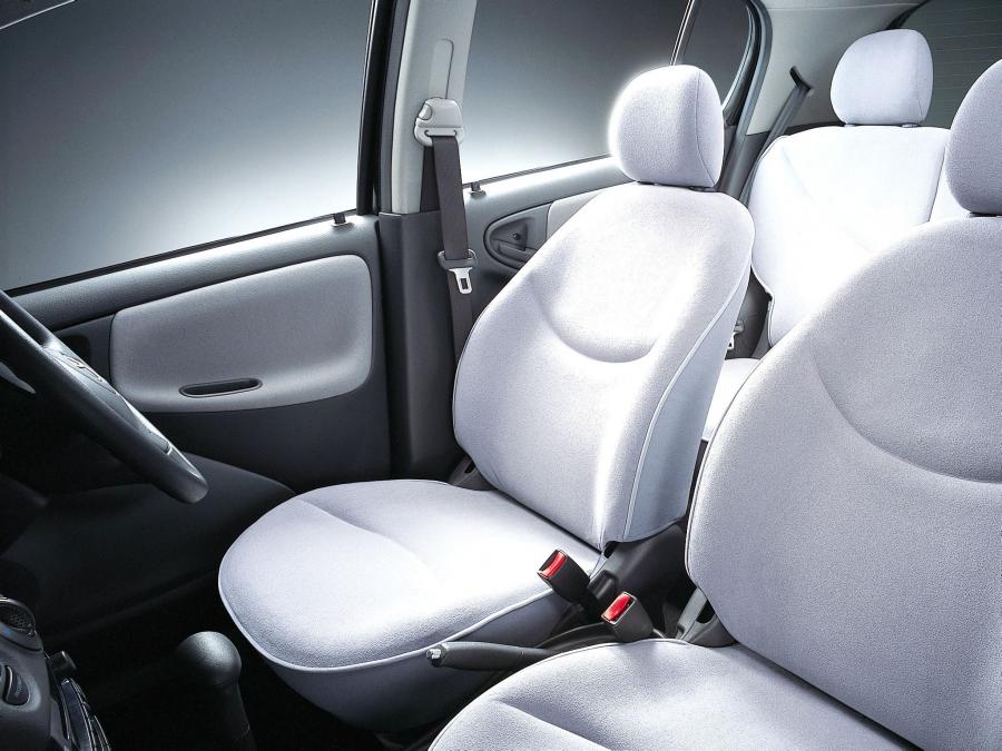  Toyota Vitz Clavia 1999 года  (фото 6 из 7)